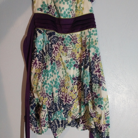 White flower dress tag says size 9 - Picture 2 of 4